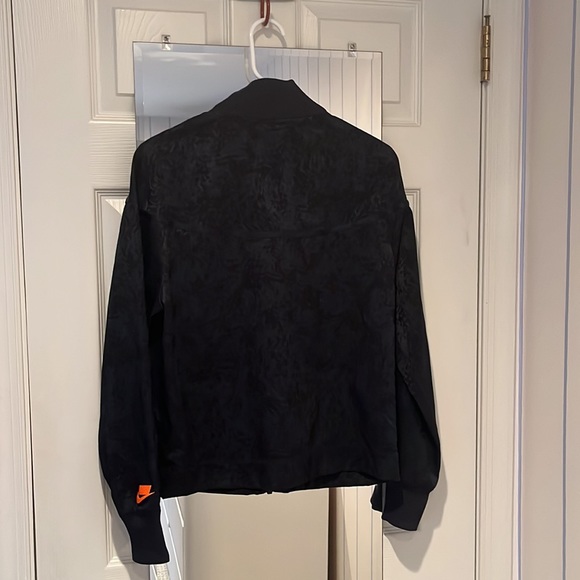 Nike zip up jacket. Size small. Excellent condition. - Picture 2 of 3